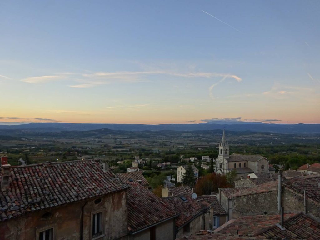 sunset-over-bonnieux-looking-through-village