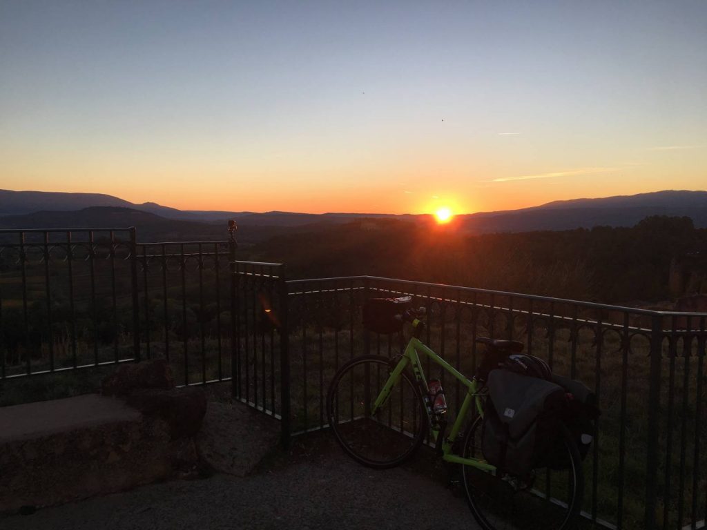 bike-sunrise-at-top-of-roussillon-2