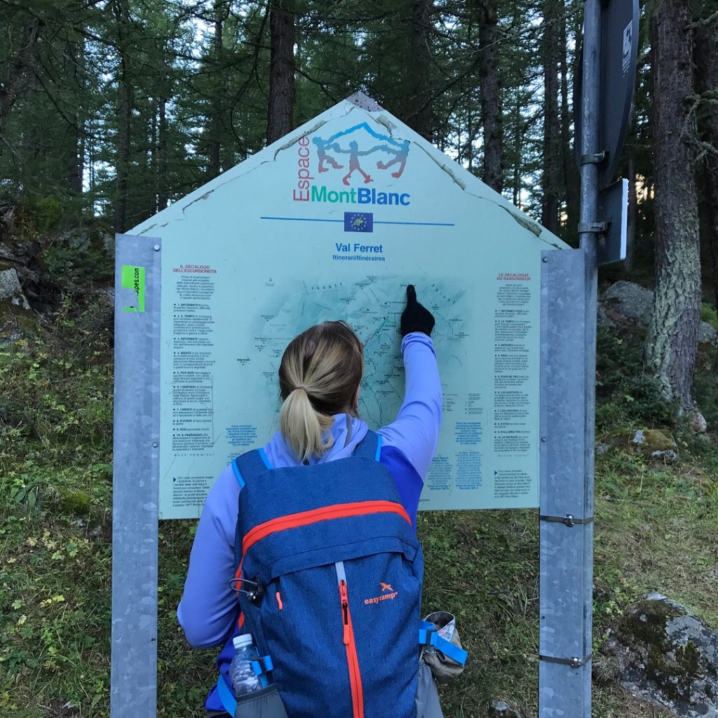Tour du mont blanc hiker at information board