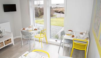 breakfast room