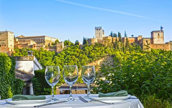 Genuss pur mit Blick auf die Alhambra