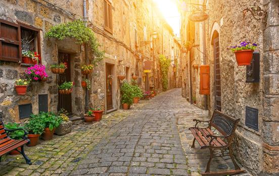 Explore the streets of Bolsena