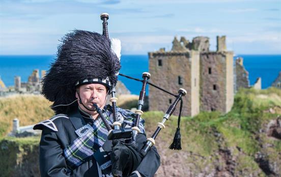 Enjoy the sound of the bagpipes