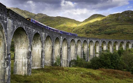 Mit dem Zug über das Glenfinnan Viaduct