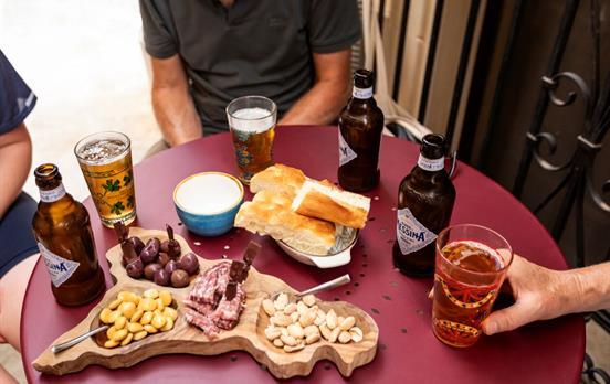 Snacks and beverages en route