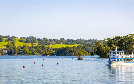 Per Schiff über Lake Windermere