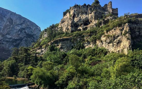 Fontaine de Vaucluse castle ruins