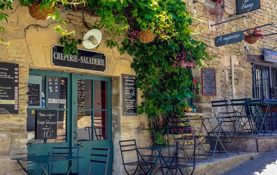 Gordes street cafe