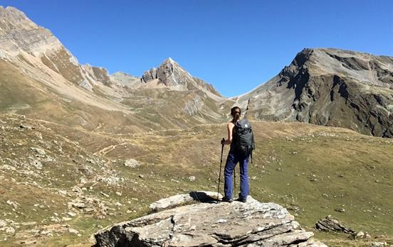 Hiker looking towards the Restipass in autumn