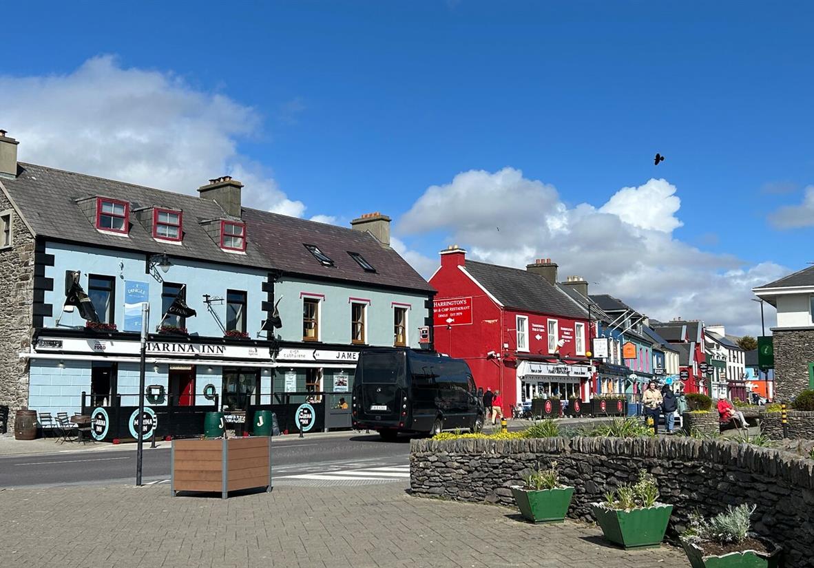 Visit beautiful villages on your Dingle Way trip