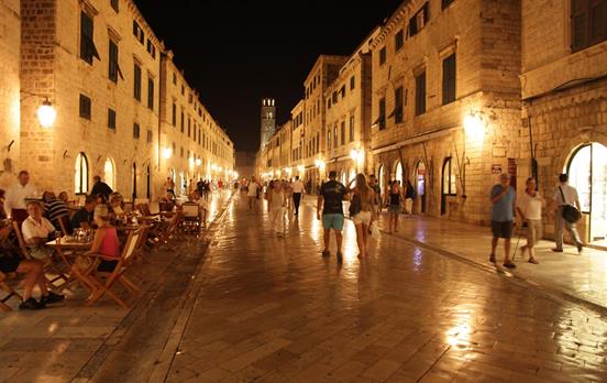 Dubrovnik street by night