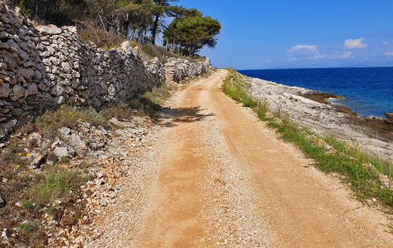 The route from Murvica to Bol