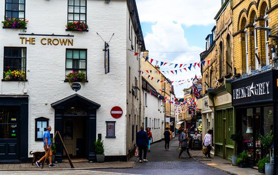 Explore the Roman town of Cirencester