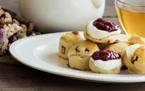 Traditionelle Devonshire Split mit Cream Tea