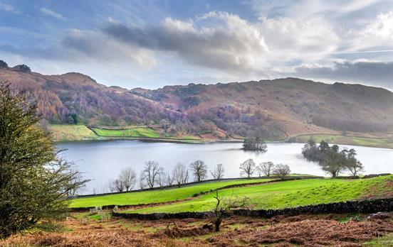 Easy walking along Rydal Water on the coffin route