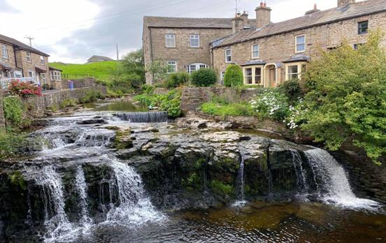 Pretty village of Hawes - Photo: David Stott