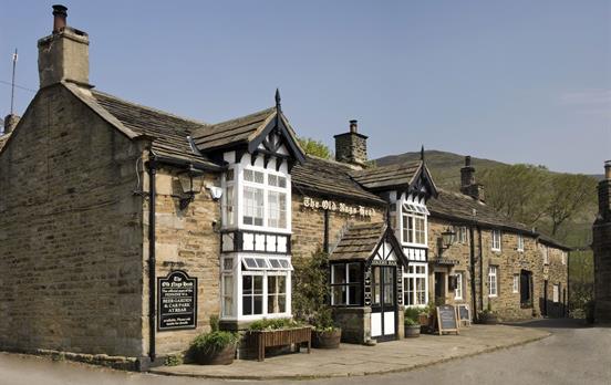 Start of your walk in Edale at the Nags Head Pub!