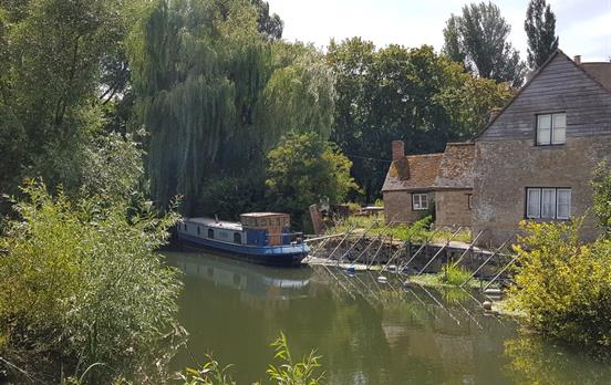 Dreamy scenes along the Thames Path
