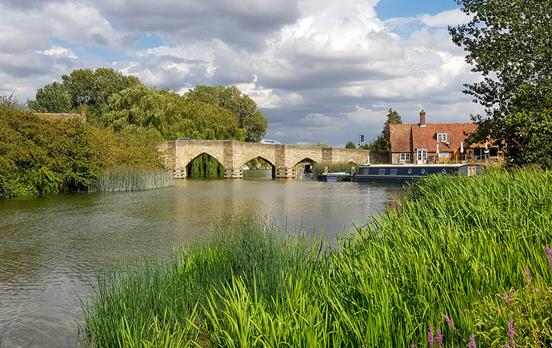 views on the walk from Lechlade to Newbridge