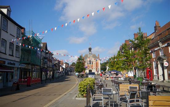 Stay in quaint English towns along the Thames Path