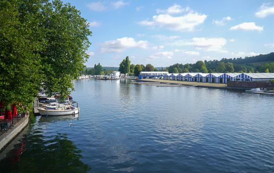 Shimmering Thames River on a sunny day