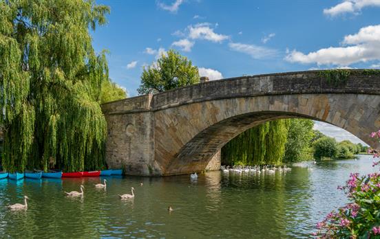 Walk through pretty villages along the Thames Path
