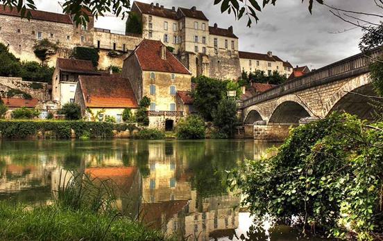 1500-burgundy-village
