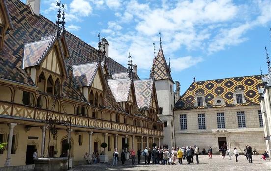Das prunkvolle Hôtel-Dieu de Beaune