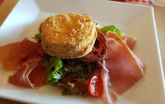 Breaded goat's cheese salad