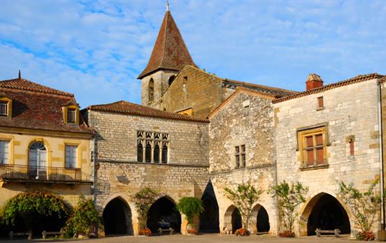 Bastide towns built during the Hundred Years War