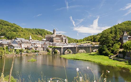 The picturesque town of Estaing