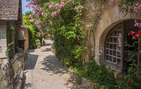 Beynac village lane