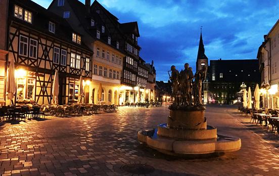 Marktplatz Quedlinburg zur blauen Stunde