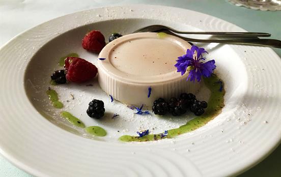 Unwiderstehliches Veilchenpannacotta