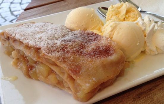 Delicious Apfelstrudel