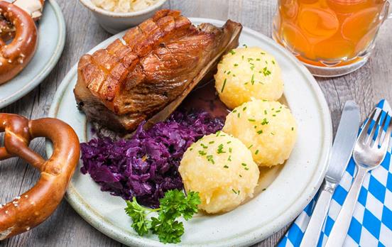Bayrischer Schweinsbraten und eine kühle Maß!