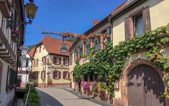 Schöne kleine Weinorte auf dem Weg