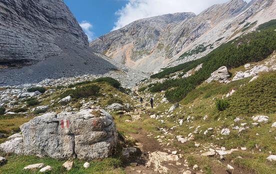 Trail along the Alta Via