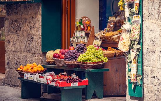 Stop at a market to buy picnic lunch supplies