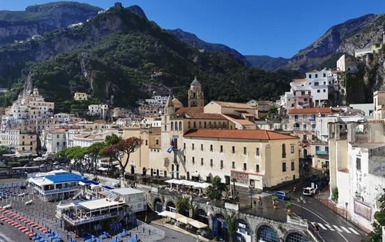 Amalfi Room with a View