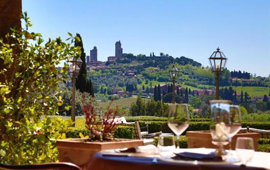 Abendessen mit Blick auf San Gimignano