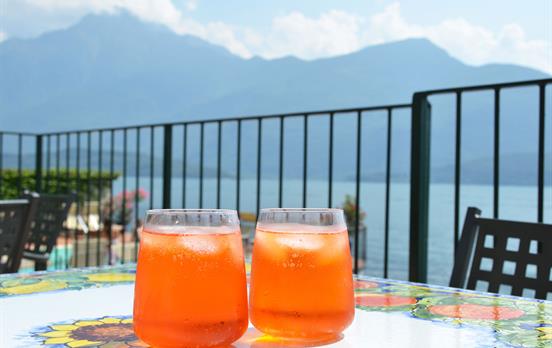 Aperol spritz; the traditional Italian aperitif