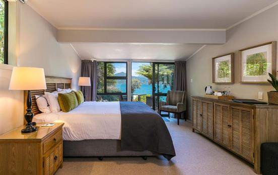 Raetihi Lodge with sea views