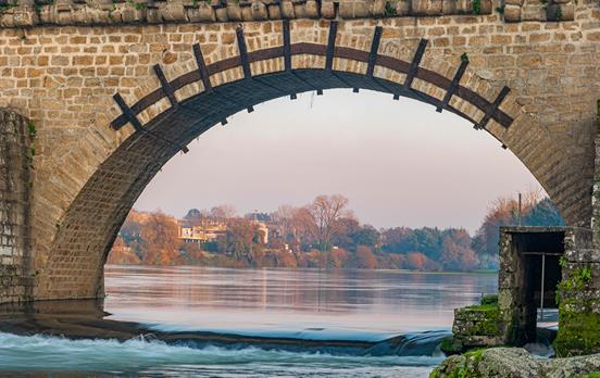 Idyllic bridge in Barcelos
