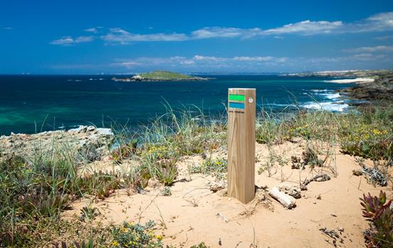Well-marked paths along the coast of Algarve