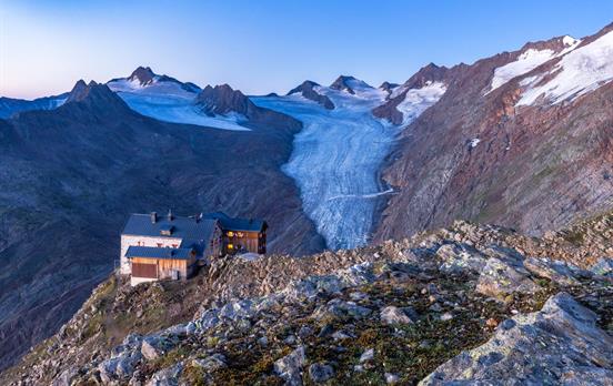 Ramolhaus mit Gletscher