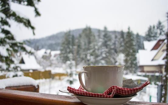 Aufwärmen bei einer heißen Schokolade