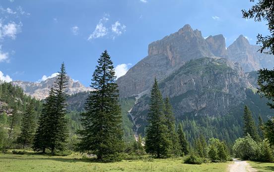 Start your hike to Rif. Scotoni