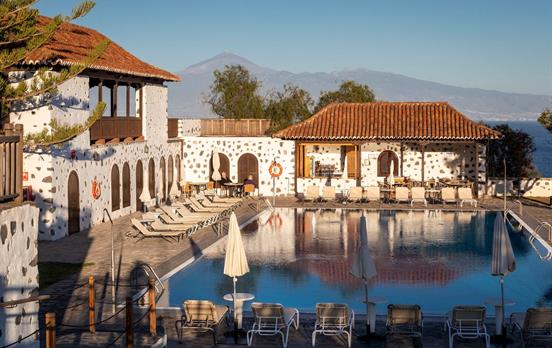 Stay overnight in two Parador hotels