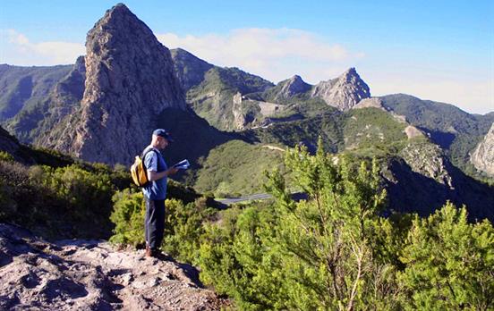 Walk to the rocky outcrop of Roque Agando